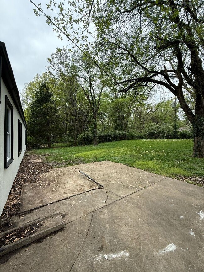 Building Photo - 5 Bedroom
