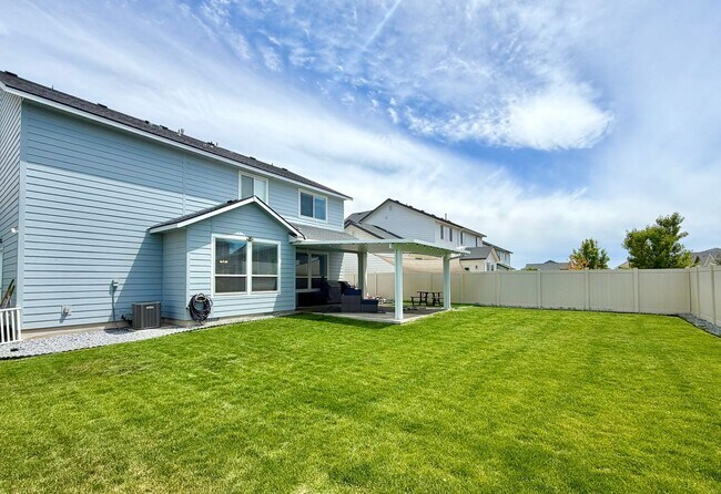 Building Photo - Stunning Nampa Home with RV Parking!