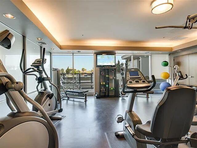 Building Photo - 300 Bowie St