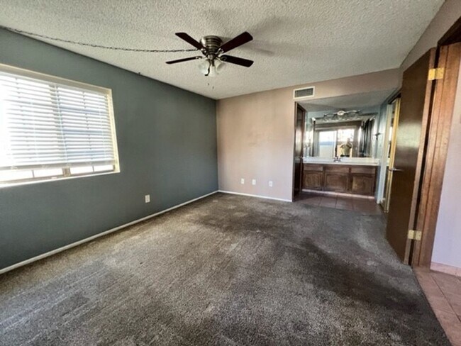 Building Photo - 1 Br Condo on lower level! Gated community