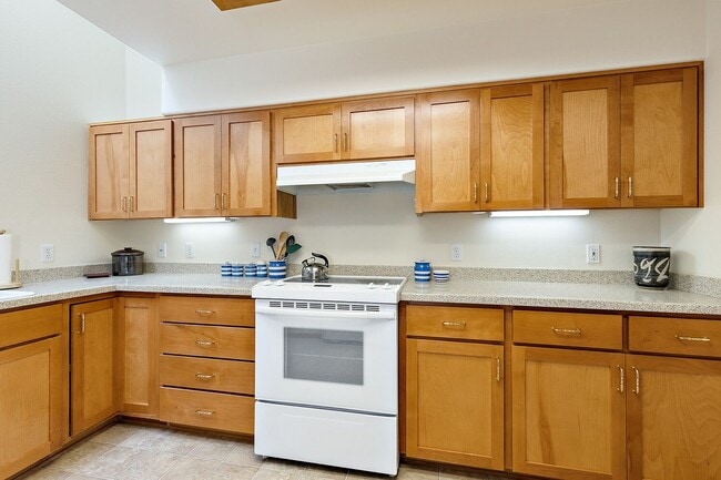 Building Photo - Mountain Meadows 2 Bedroom, 2 Bath Condomi...