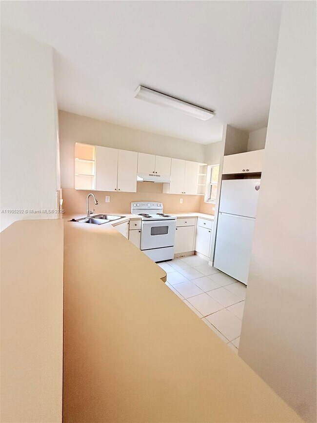 Building Photo - 656 SW 11th St