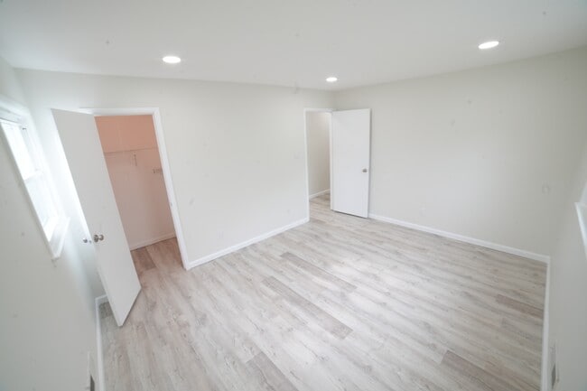 Building Photo - 41 Herbert Ave