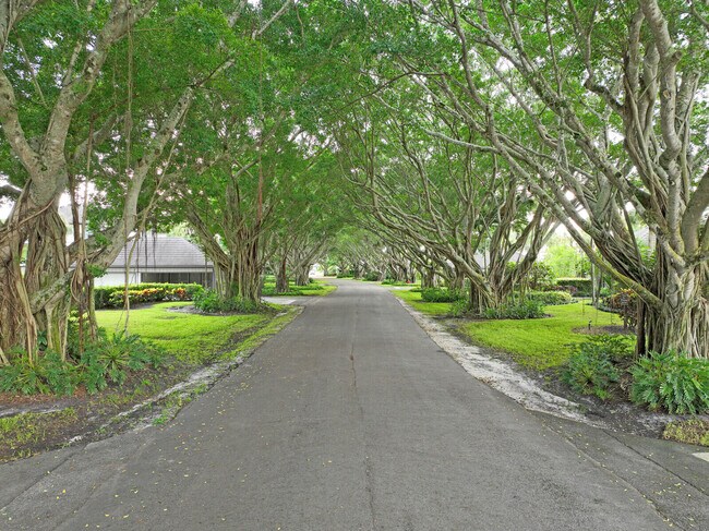 Building Photo - 2735 Polo Island Dr