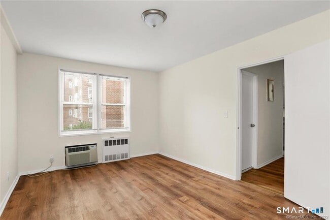 Building Photo - 39 Glenbrook Rd