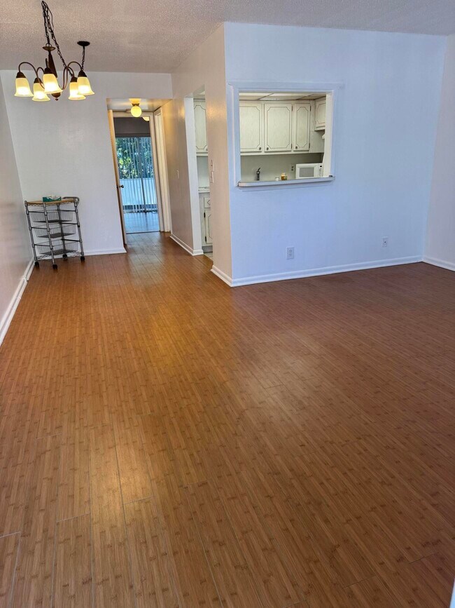 Building Photo - 6 Keswick A