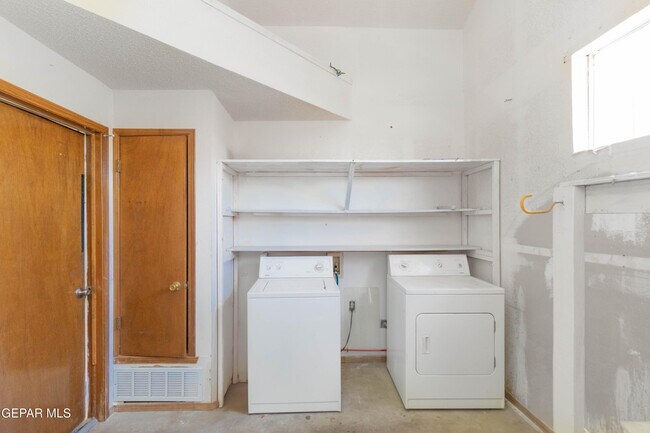 Building Photo - 12056 Bellows Ct