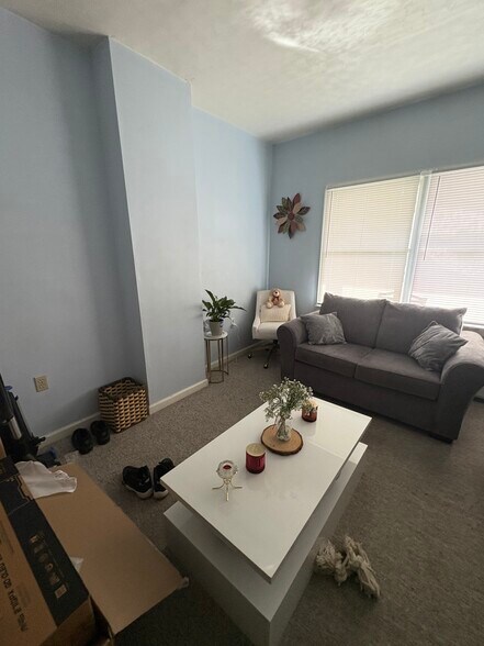 Building Photo - 1531 Ross Ave