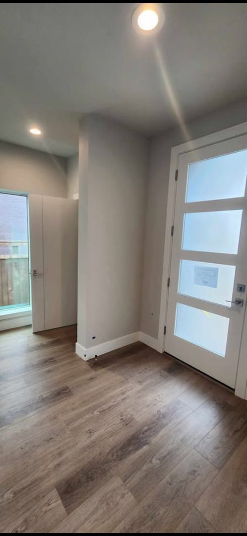 Building Photo - $3,950-Two-Story 4 Bedrooms, 2.5 Bathrooms Contemporary Home Awaits Your Tenancy!