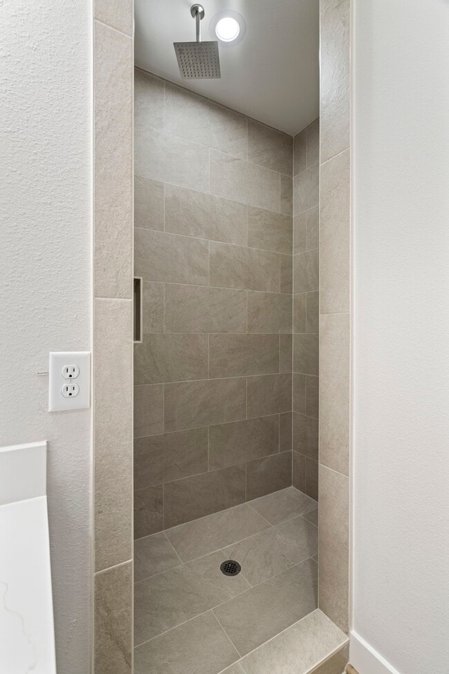 Building Photo - 404 Forest Hill Blvd