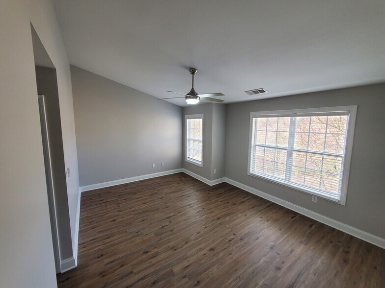 Building Photo - Room in Townhome on Bayrose Cir