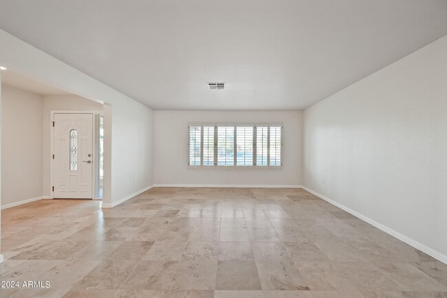 Building Photo - 1831 E La Jolla Dr