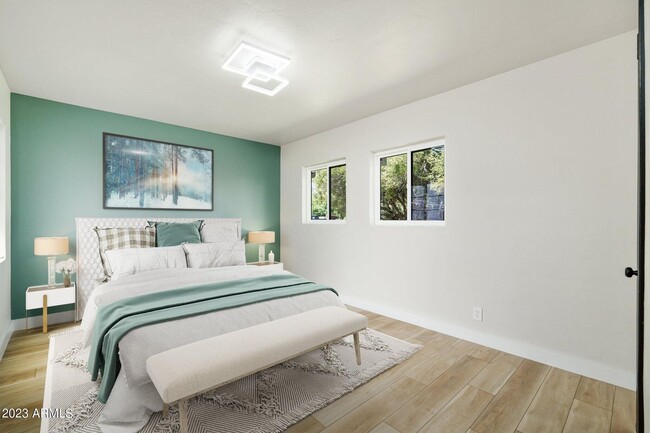 Building Photo - Updated Central Phoenix 3 bed, 2 bath with open layout, stainless steel appliances, and large irr...