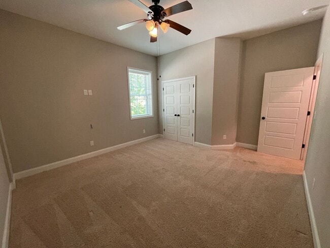 Building Photo - Amazing 5 Bedroom Craftsman-Style Home in Martinez!