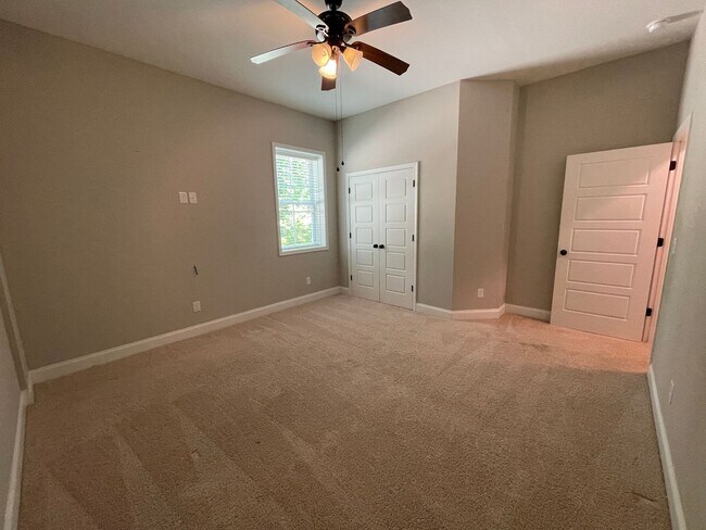 Building Photo - Amazing 5 Bedroom Craftsman-Style Home in Martinez! MOVE IN SPECIAL!