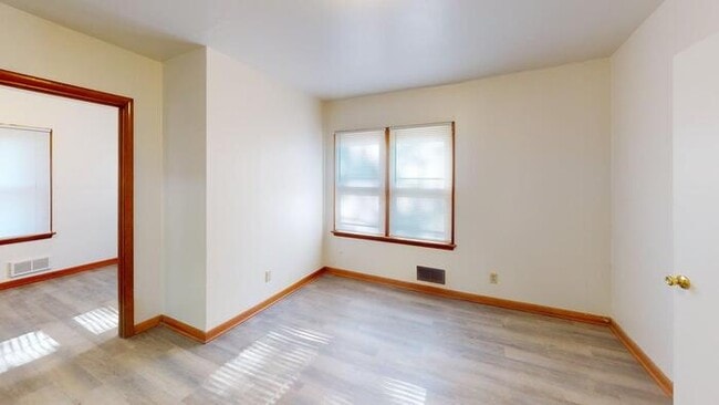 Building Photo - 710 E Ave F