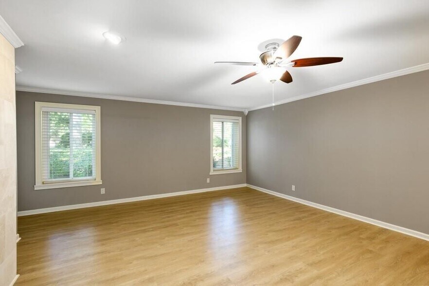 Building Photo - 558 Emory Oaks Way