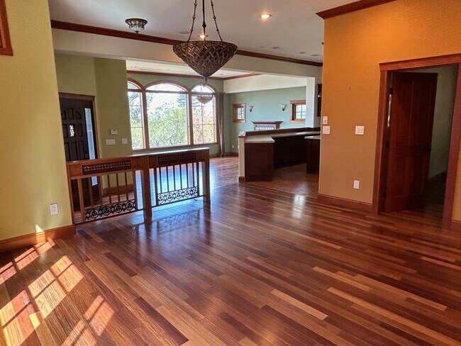 Building Photo - 1285 Campus Dr