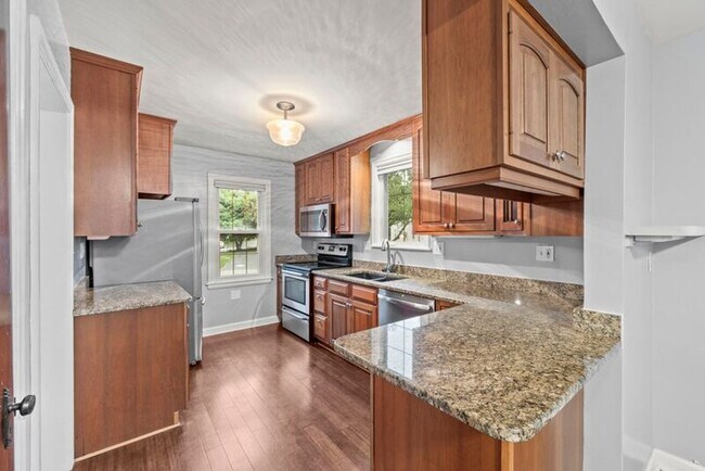 Building Photo - 304 E Schreyer Pl