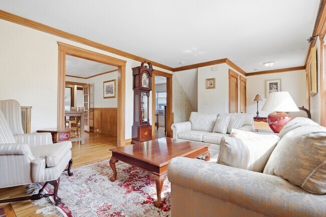 Building Photo - 131 Highland Ave
