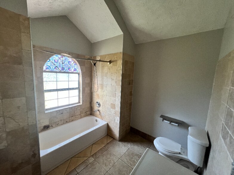 Building Photo - 324 Blue Heron Dr