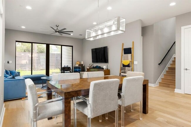 Building Photo - 1908 Kinney Ave