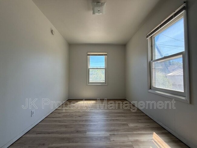 Building Photo - 415 14th St N