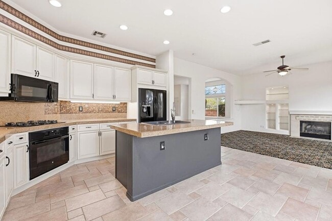 Building Photo - 5643 Willowmere Ln