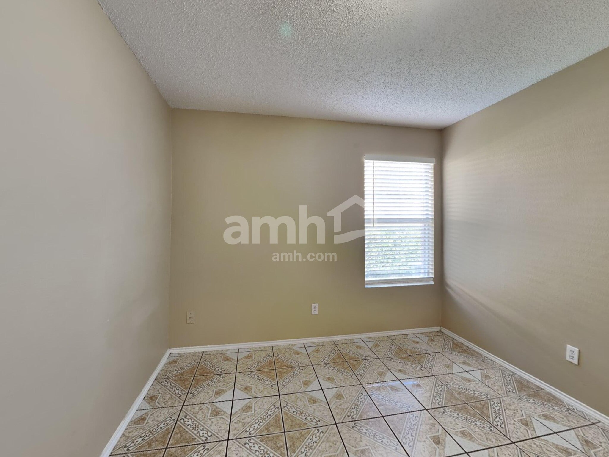 Building Photo - 702 Castlewick Ct