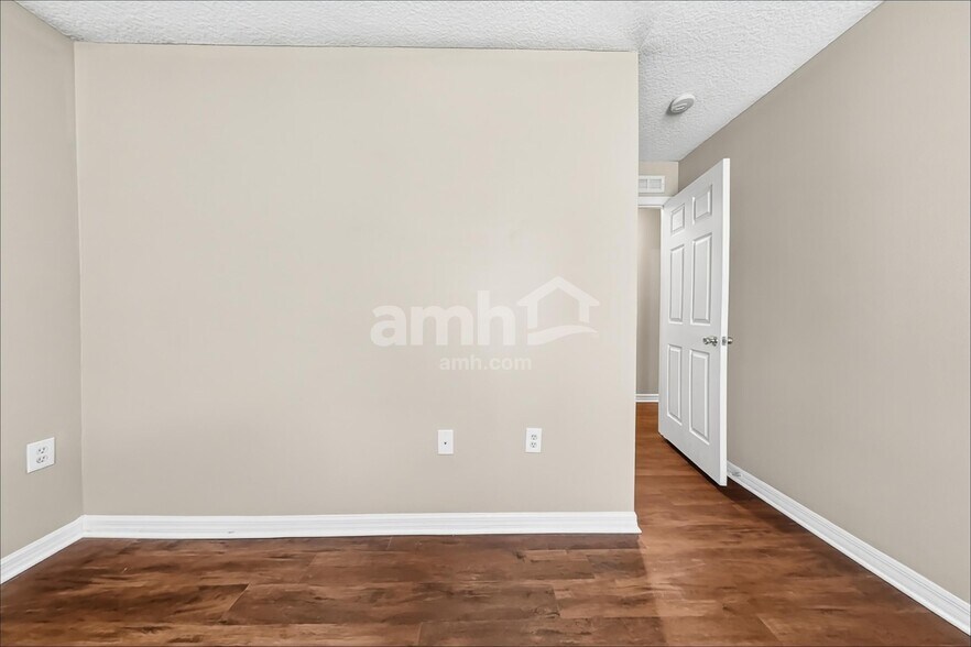 Building Photo - 97154 Yorkshire Dr