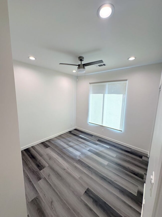 Building Photo - Spacious 3bd/2ba detached REAR home/unit in Lake Balboa!