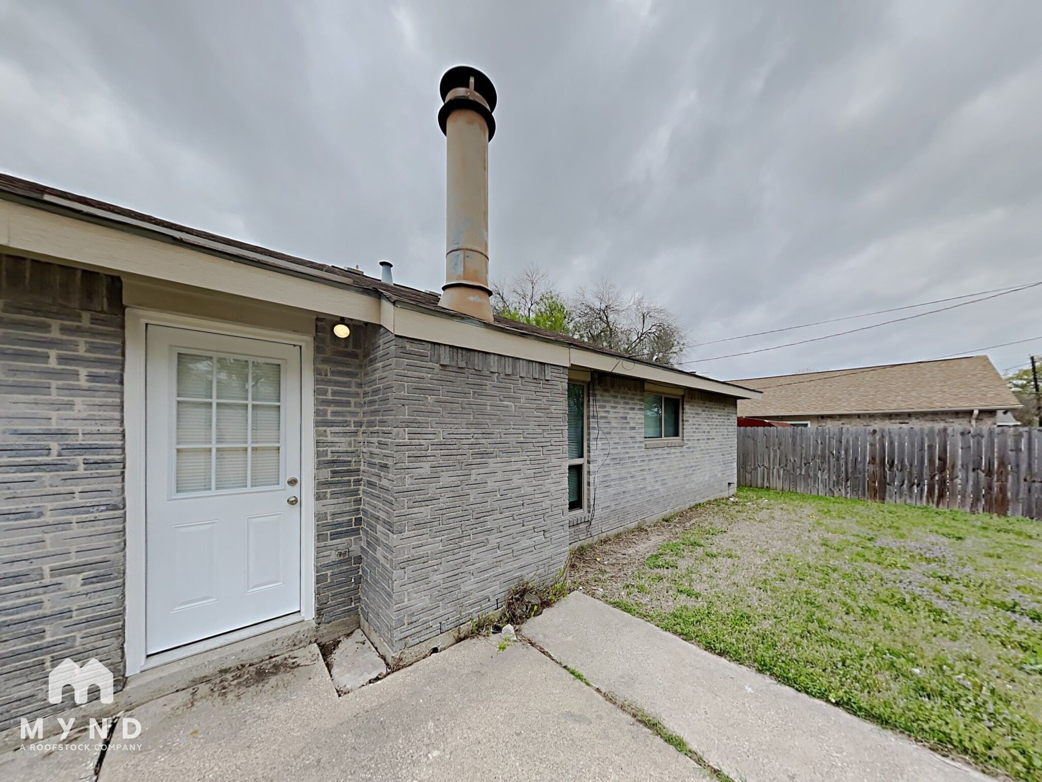 Building Photo - 939 N Pleasant Woods Dr