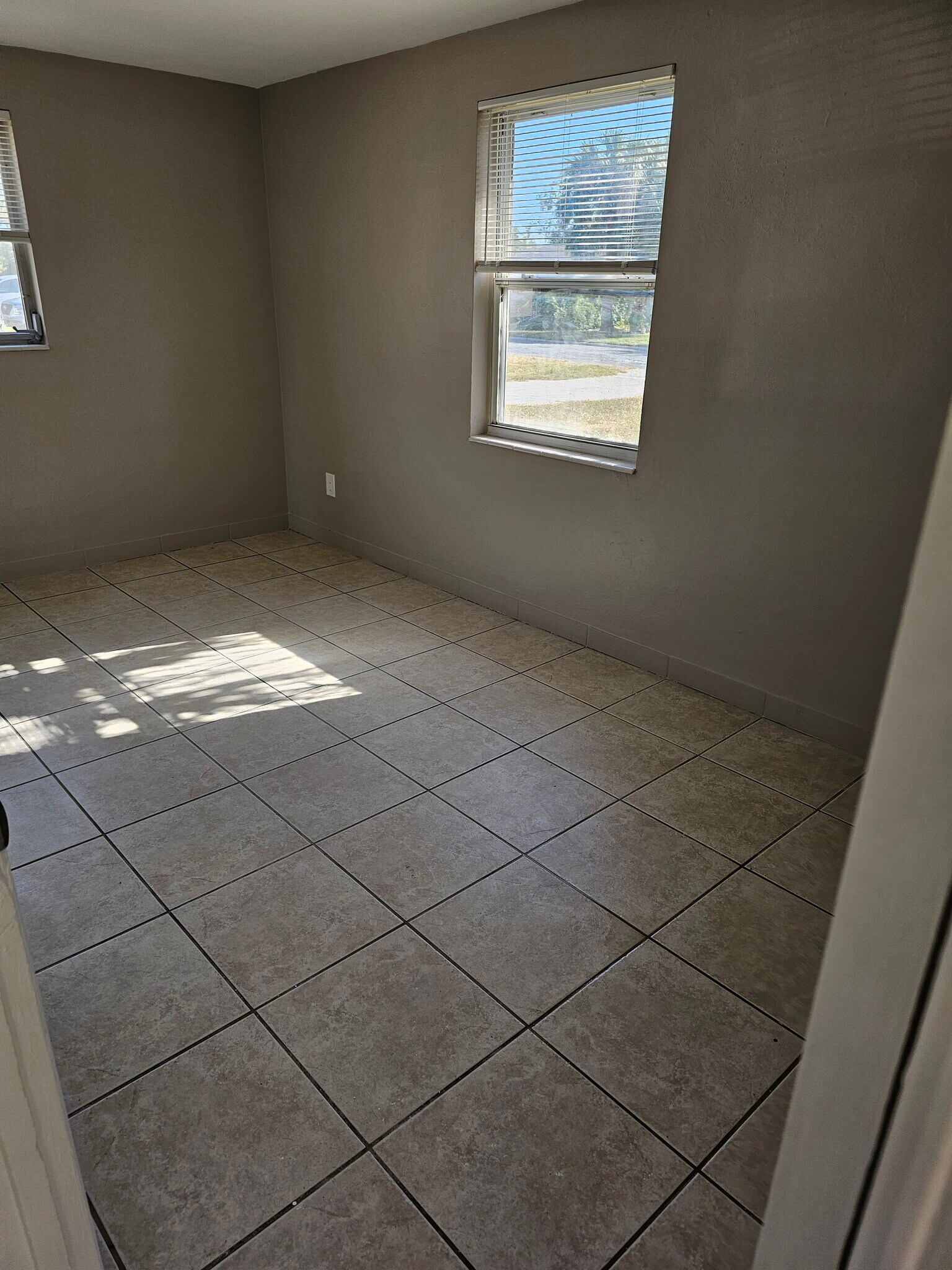 Building Photo - 4911 Lake Ridge Ln