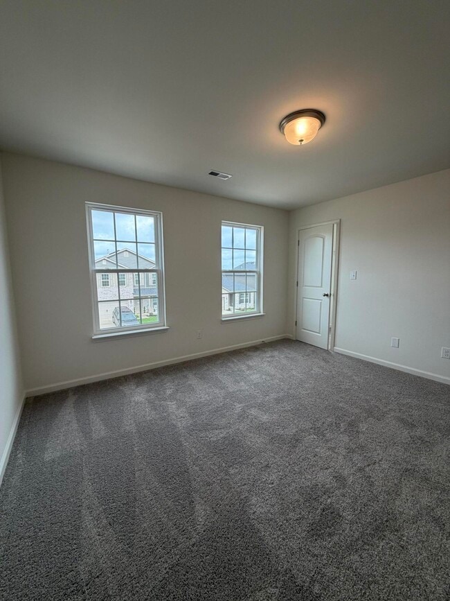 Building Photo - 836 Halford Pl