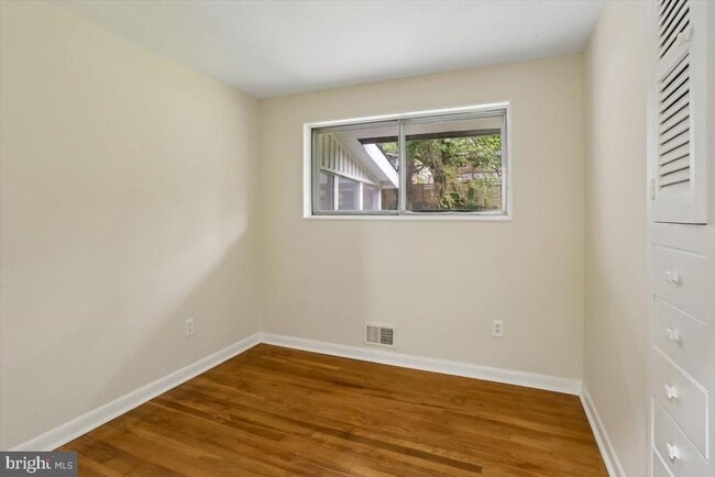 Building Photo - 901 Kenbrook Dr