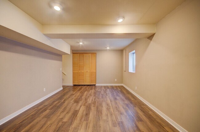 Building Photo - Updated 3 bd 2.5 ba updated home