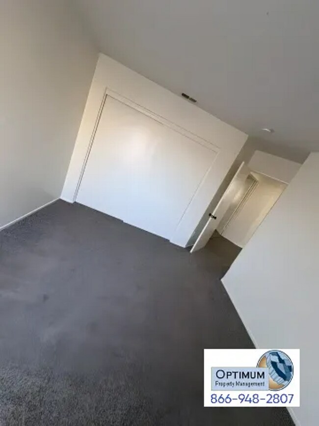 Building Photo - Spacious 5-Bedroom, 3-Bathroom Home with Loft in Victorville