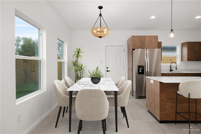 Building Photo - 16 S Links Dr