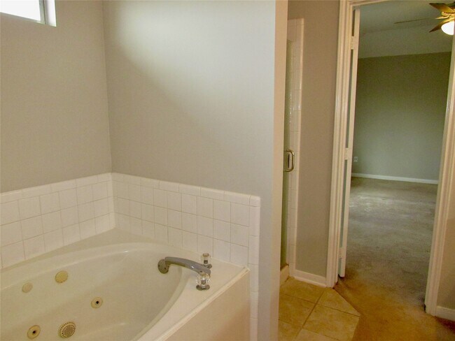 Building Photo - 3231 Stoneydale Ln