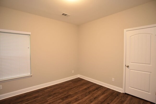 Building Photo - Remodeled Cute Modern Home In the Heart Of Richmond Hill