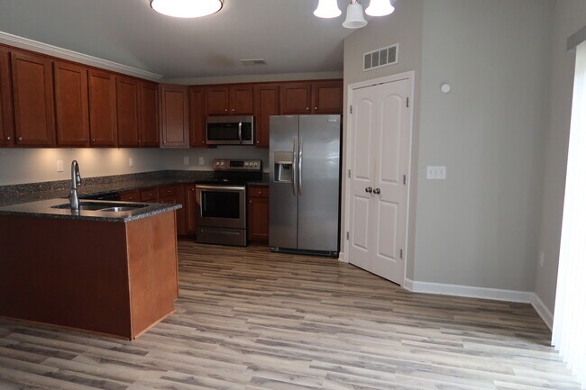 Building Photo - 210 Orch Pk Ln