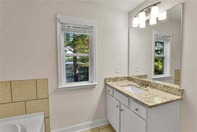 Building Photo - 2423 Chene Dr