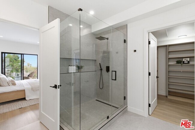 Building Photo - 3842 Don Tomaso Dr