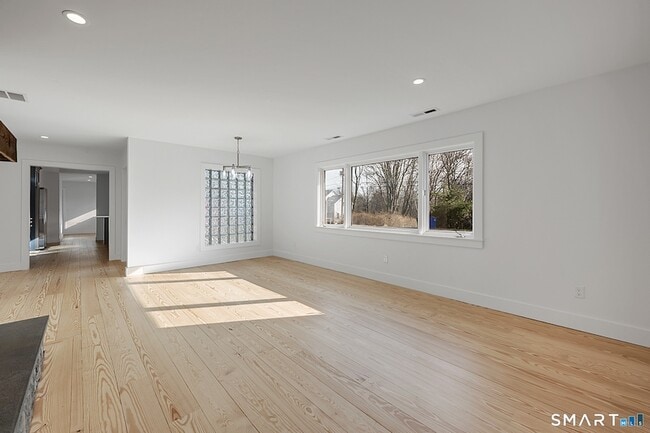 Building Photo - 220 Upper Grassy Hill Rd