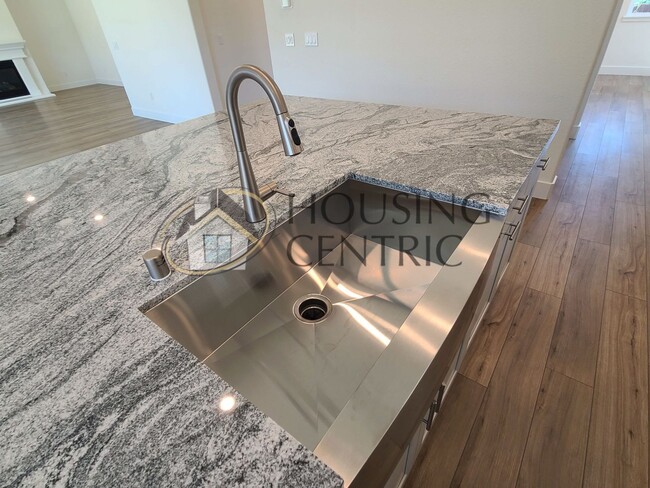 Building Photo - Luxurious Newer Construction Rental Home I...