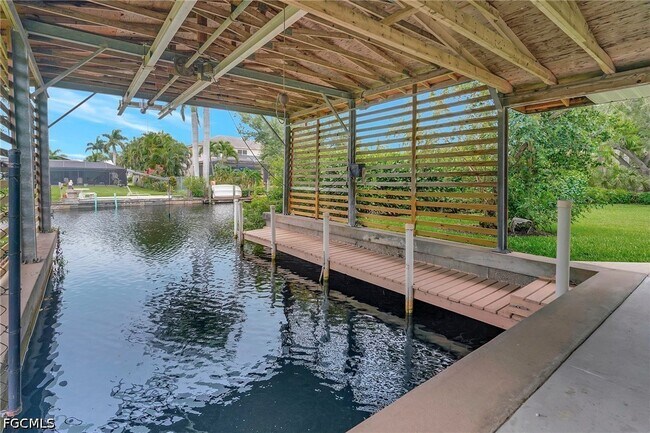 Building Photo - 787 Overiver Dr