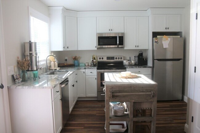 Building Photo - 79 N Main St