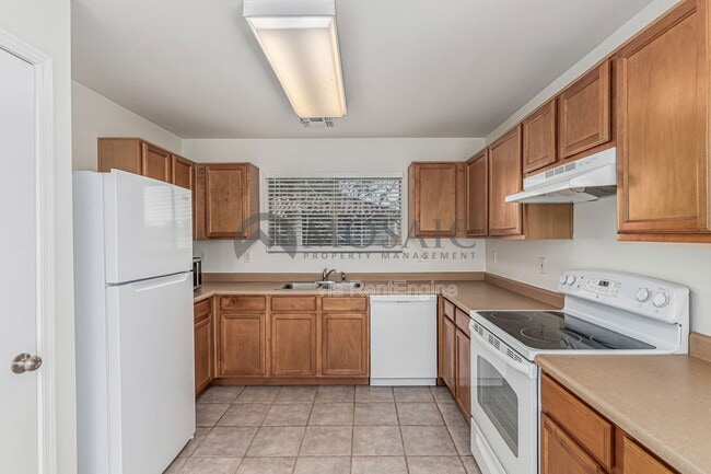 Building Photo - 1543 S Danielson Way