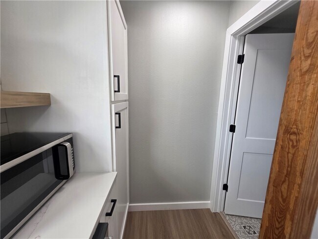 Building Photo - 2402 SE Jayel Terrace