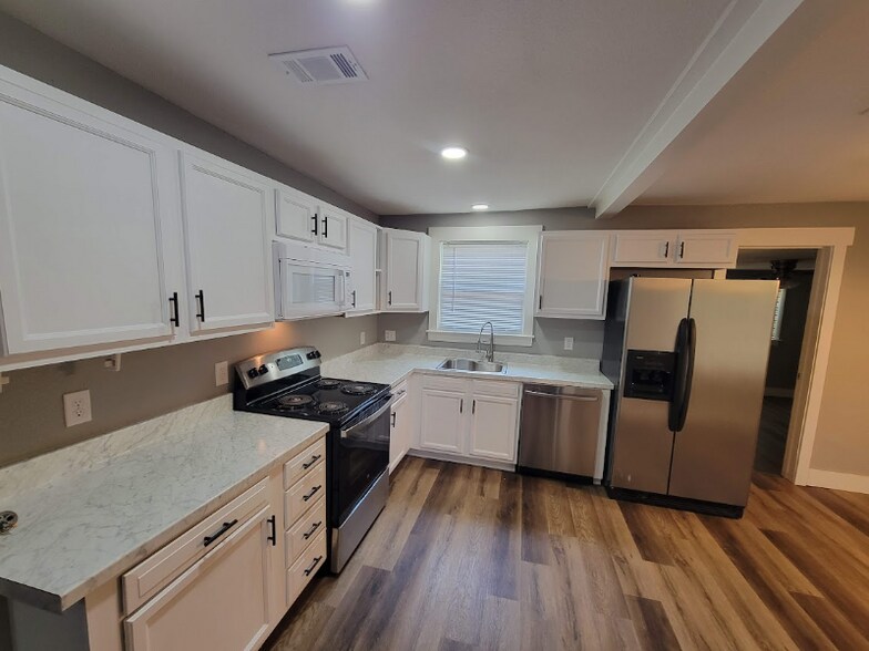 Building Photo - 5005 Lynell St